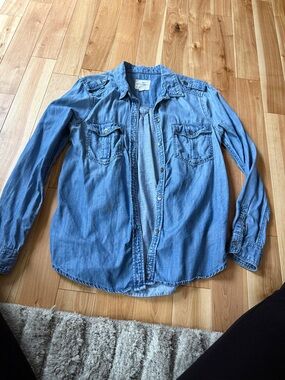 American Eagle Outfitters Light Blue Denim Shirt - Long Sleeve